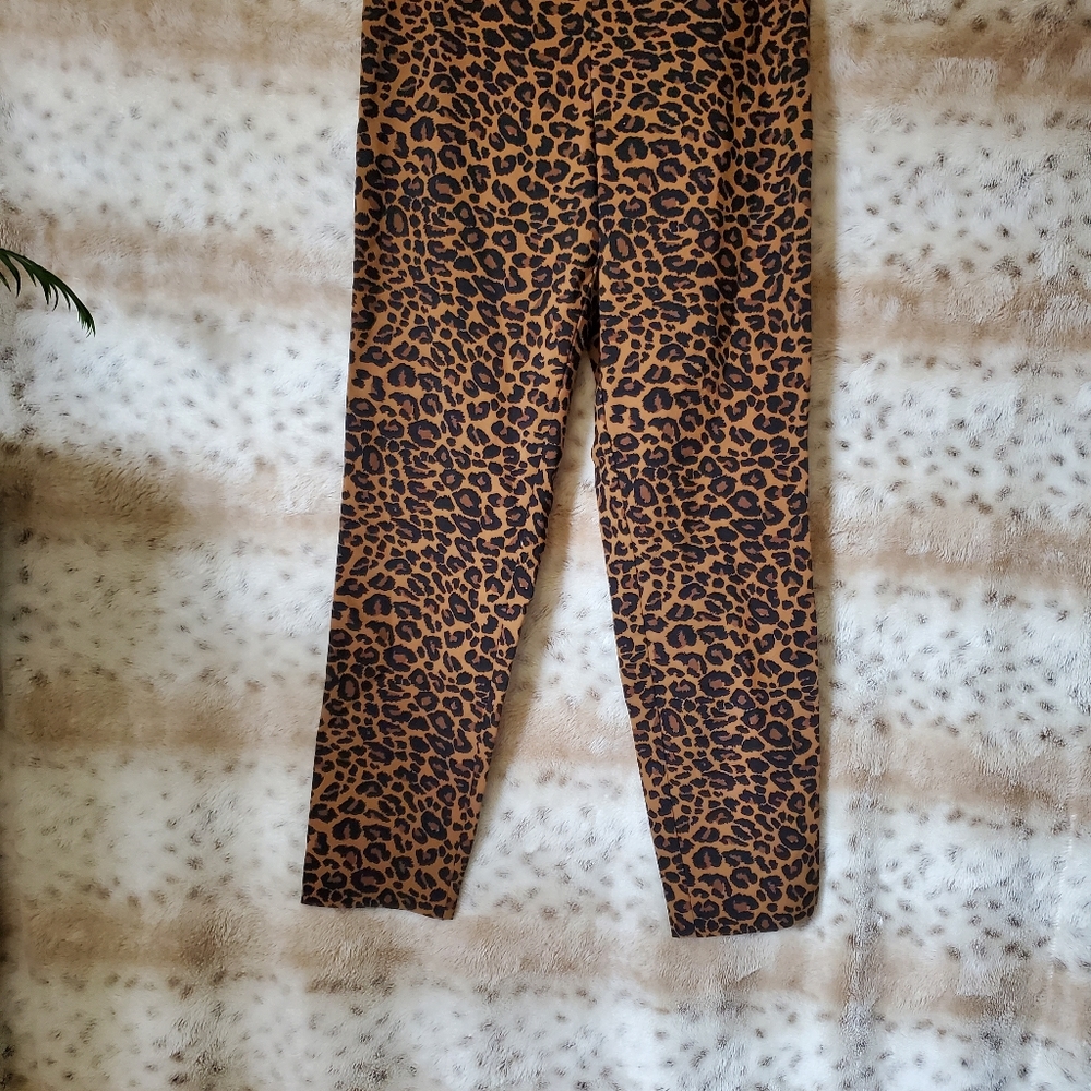 Time and Tru Leopard Print Slim Fit Dress Pants w Side Zipper. Size 10 New NWT